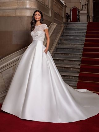 Pronovias Close